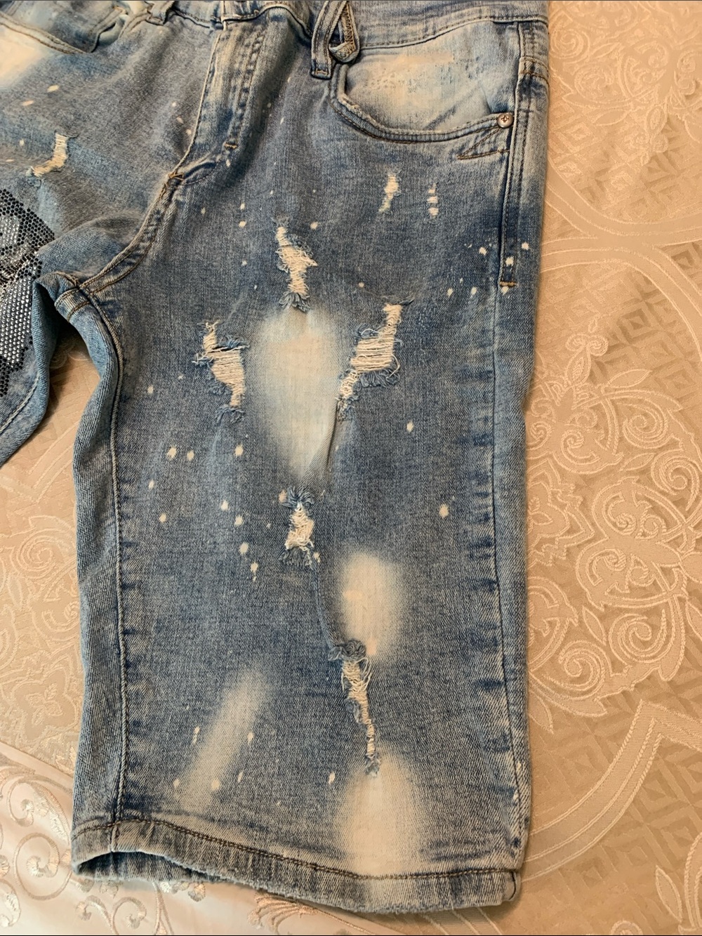 Men's Light Blue Distressed Denim Shorts with Embellished Graphic - Picture 5 of 9